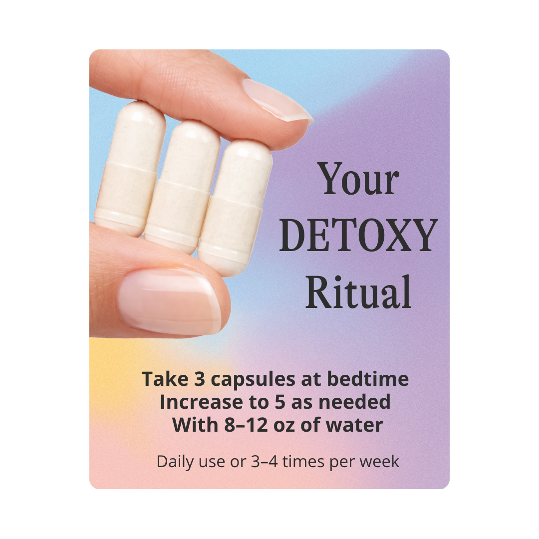 Hand holding capsules with detoxification instructions on a gradient background