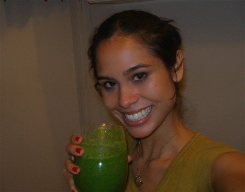 Picture of Kimberly Snyder holding a smoothie