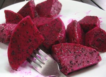 Picture of pitaya on a plate with a fork