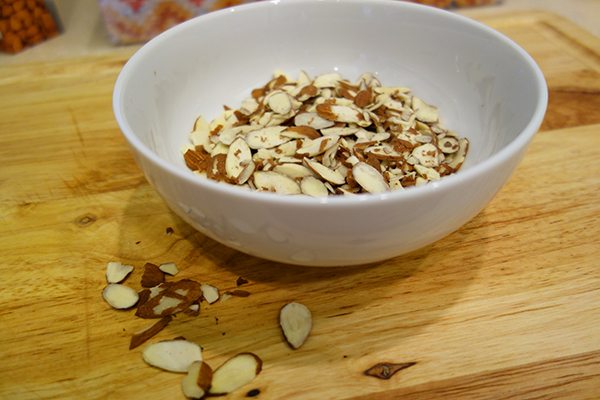 1 1/4 cups sliced almonds
