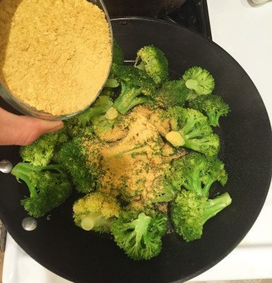 Vegan Cheesy Broccoli 