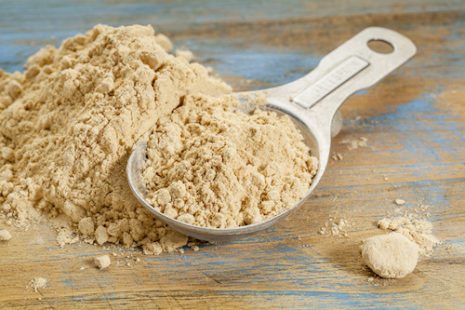 Picture of maca powder in measuring spoon