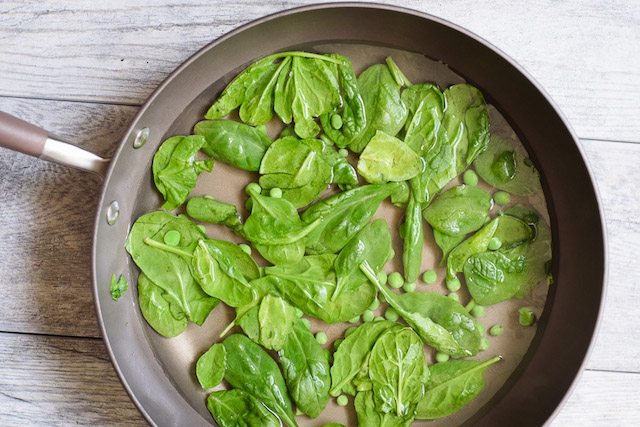 Picture of spinach and peas in skillet pan