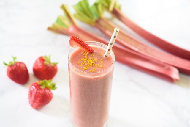 Strawberry Rhubarb Red Maca Smoothie Recipe