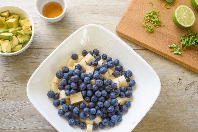Mix the jicama and blueberries in a large bowl.