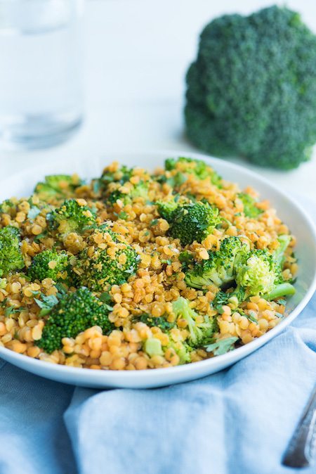 “Cheesy” Plant-based Popped Lentil & Broccoli Salad