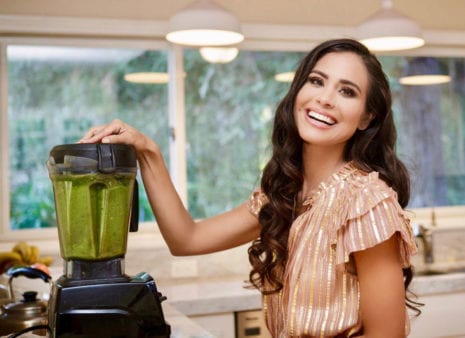 Kimberly making her glowing green smoothie