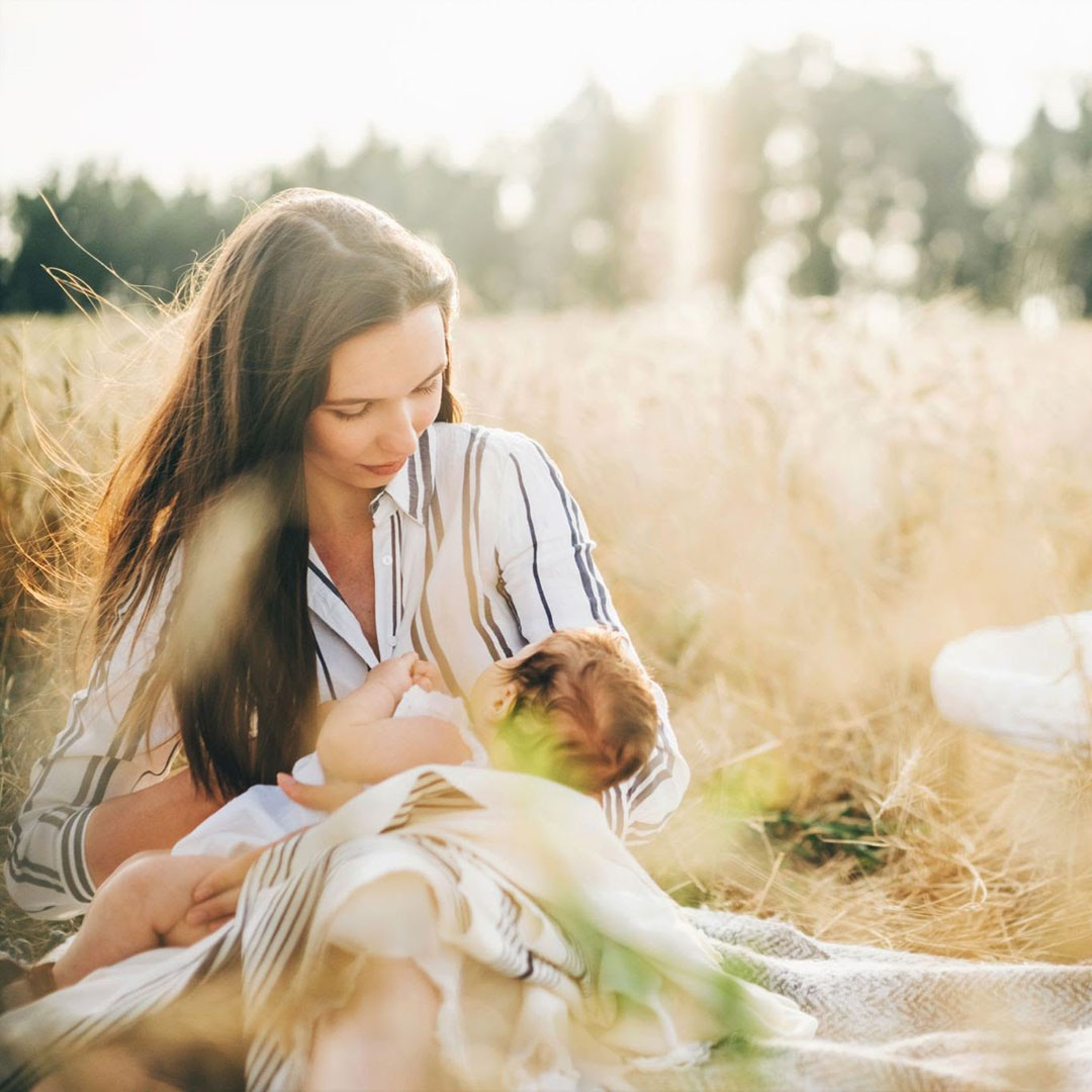Breastfeeding Tips: A Lactation Guide for Your Breastfeeding Newborn