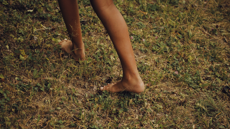 Grounding to lower cortisol naturally